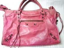 バレンシアガのリカラー